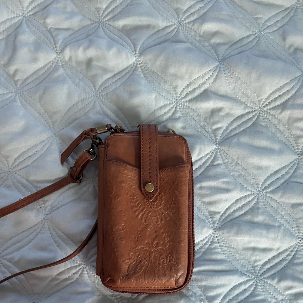 Sak zippered crossbody/wristlet wallet bag🌺